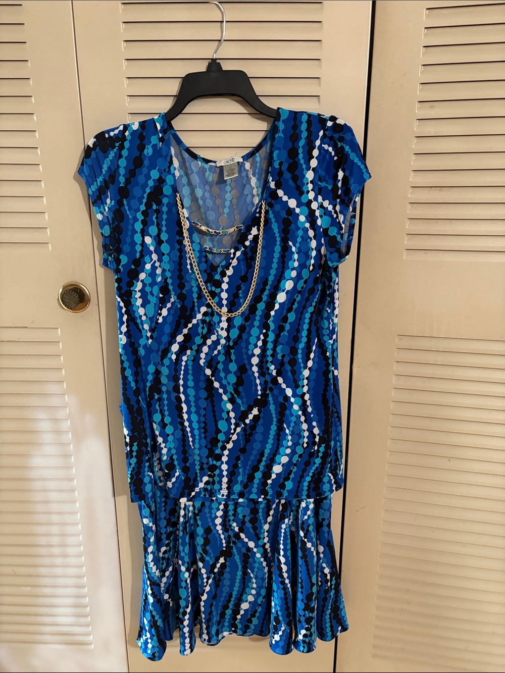 Cache Blue and White Chain-Trim Printed V-Neck Top